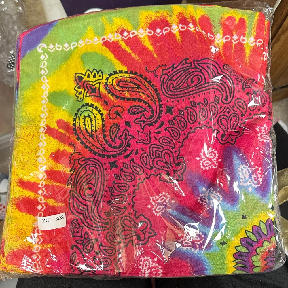 NWT Colorful Tie-Dye Bandana’s. 12 bandana’s.